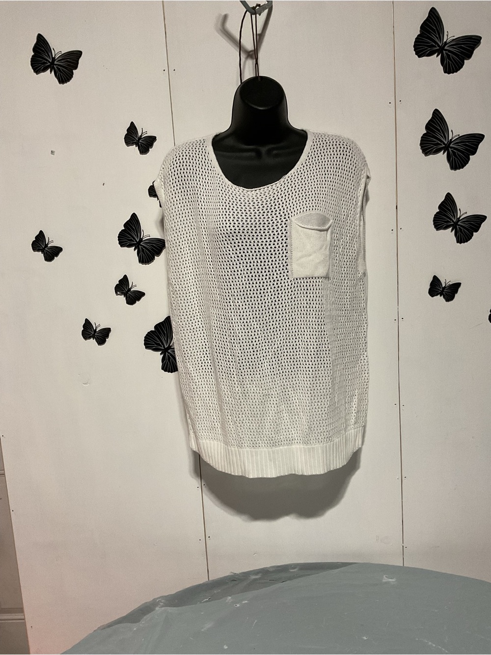 White Open-Knit Sleeveless Sweater with Pocket